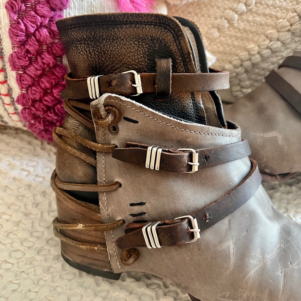 Freebird by Steven Grey Multi Distressed Leather Crue Boots 9 - Picture 6 of 16